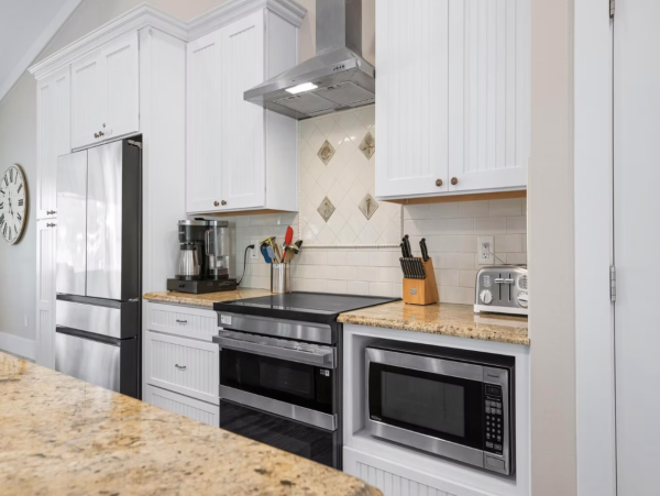 Four Bedroom Vacation Home in Holmes Beach Close to Beach